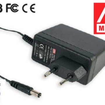 GS15E-4P1J  12~15W  AC-DC桌上型单输出充电器