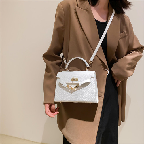 Popular fashion handbag  trendy autumn new fashionable one-shoulder simple cross-body commuting small square bag