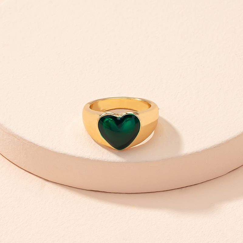 Emerald Retro Ring Design Sense Heart Ring Wholesale display picture 5