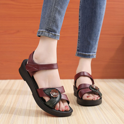 2025 New Summer Mid-Age Women's Mother Shoes Soft Sole Comfortable Elderly Lady Sandals Large Size Anti-Slip Grandmother Shoes