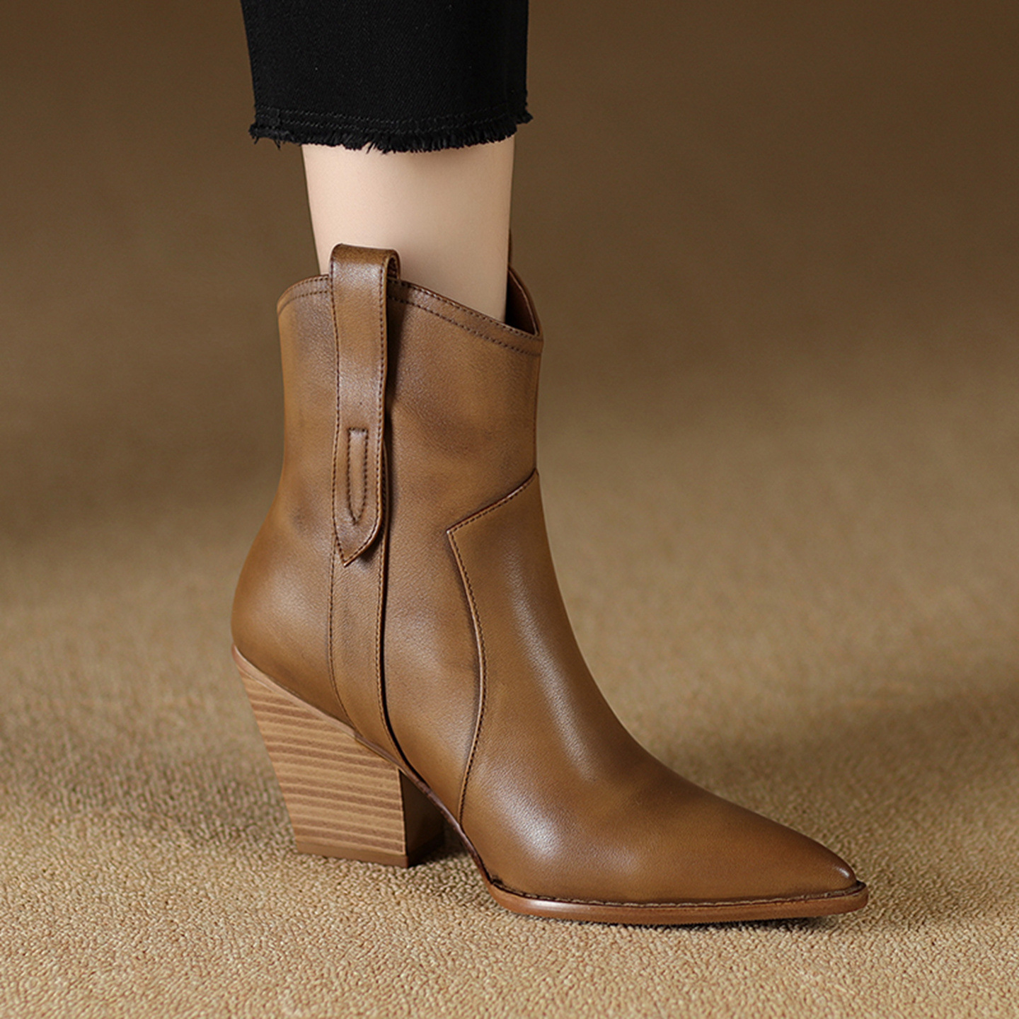 Boot Chelsea nữ cổ thun da bò gót 8 cm mũi nhọn màu kaki — Màu kaki