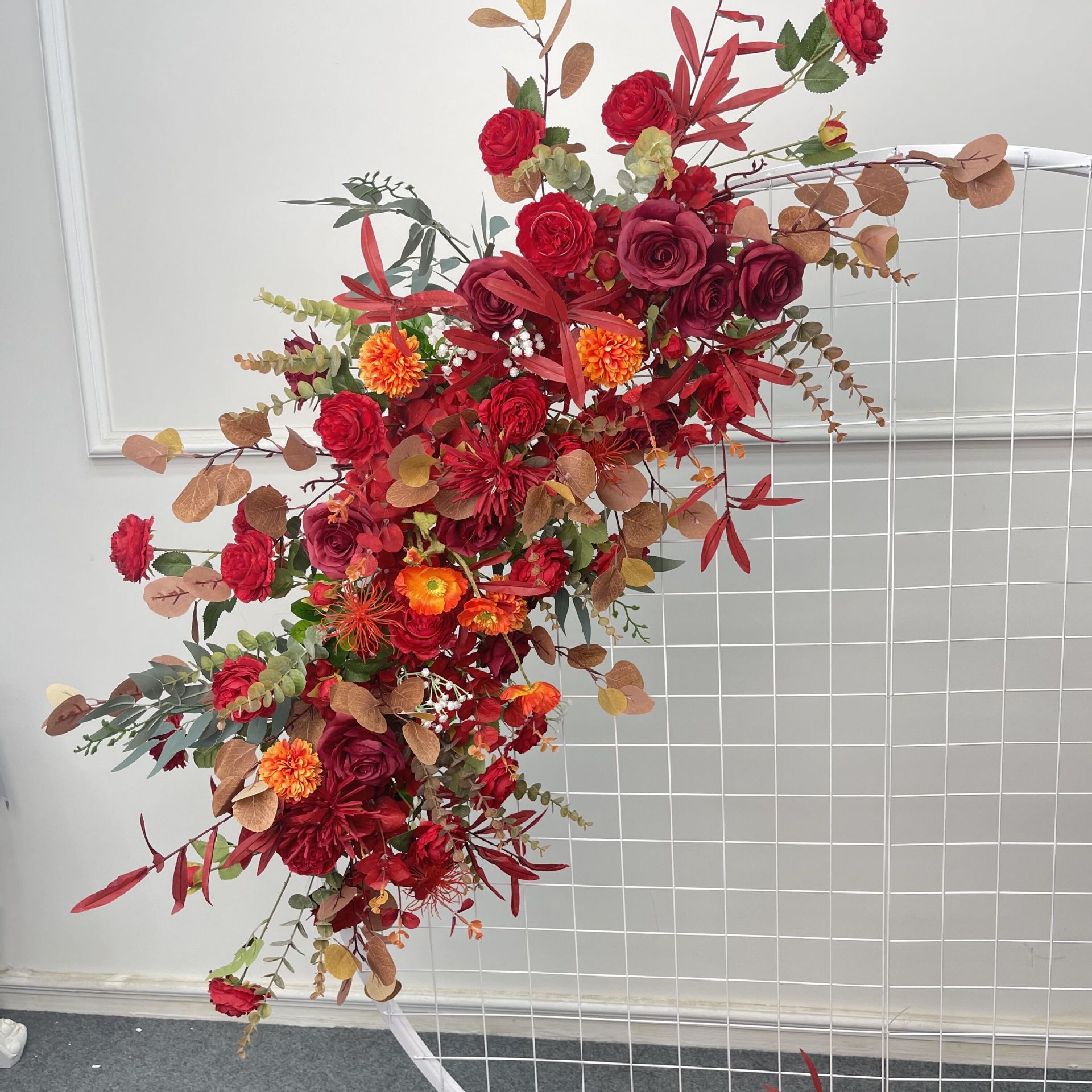 El comercio exterior de la boda flor artificial piso de la boda flor de seda apoyos de la flor de eucalipto flor artificial fila accesorios de la boda floral