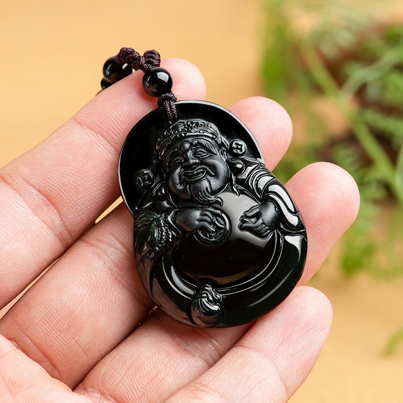 Mặt dây chuyền ngọc bích tự nhiên hình Thần Tài – Ngọc Hắc Thúy (Mo Cui) – Dây buộc câu thần chú