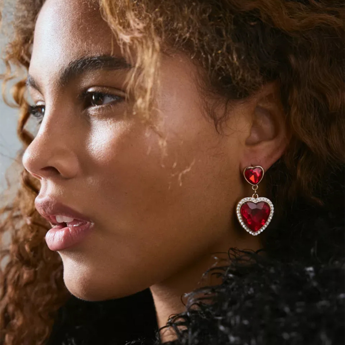 European and American Hot-Selling Fashionable Versatile Heart Earrings Accessible Luxury High-End Full Diamond Heart-Shaped Gemstones Sweet Elegant Earrings for Women