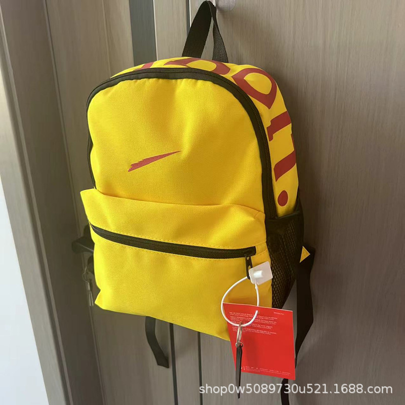 노란색 빨간색에는 검정색이 기본으로 제공됩니다.