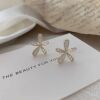 Metal sophisticated small design cute earrings, simple and elegant design, flowered