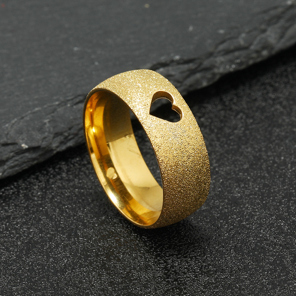 Cruz-frontera estilo europeo y americano creativo joyería de acero inoxidable corte corazón hueco ECG esmerilado titanio anillo de acero fabricante