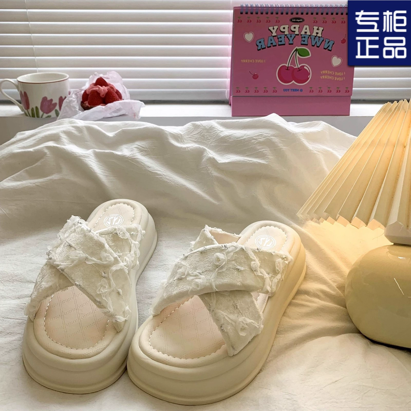 2025 новых пляжных сандалий на толстой нескользящей подошве с юбками, красивые летние тапочки в стиле феи для женщин для ношения на улице.