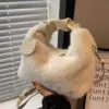 Молочно-белый