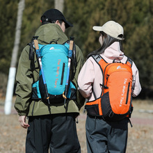 新款户外运动登山包轻便透气骑行包徒步露营双肩背包男水壶水袋包