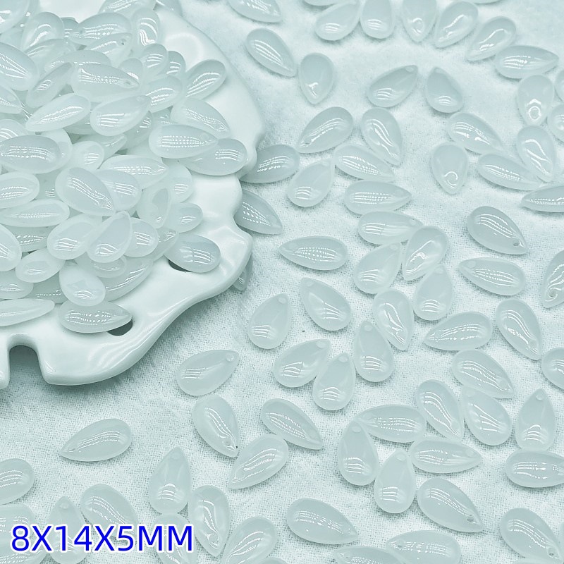 White pendant drop-shaped, L273