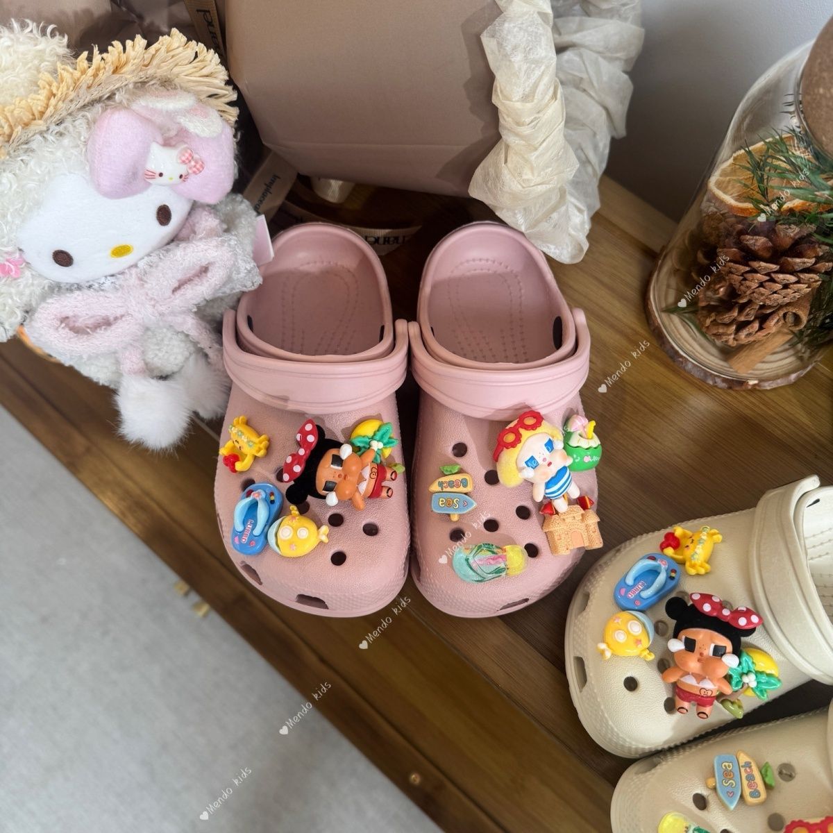 Una pieza de verano 2026 llorar bebés zapatos de agujero frío para padres e hijos para niñas sandalias de dibujos animados antideslizantes de moda image 4