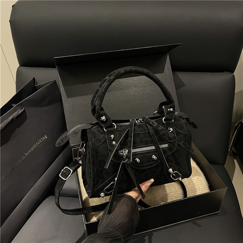 Winter New Shoulder Handbag Casual Retro Fashion Simple Armpit Bag Daily Commuting Casual Women's Bag