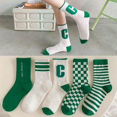 New women's socks for autumn and winter 2023, trendy crew socks for women, women's sweat-absorbent and breathable checkered socks