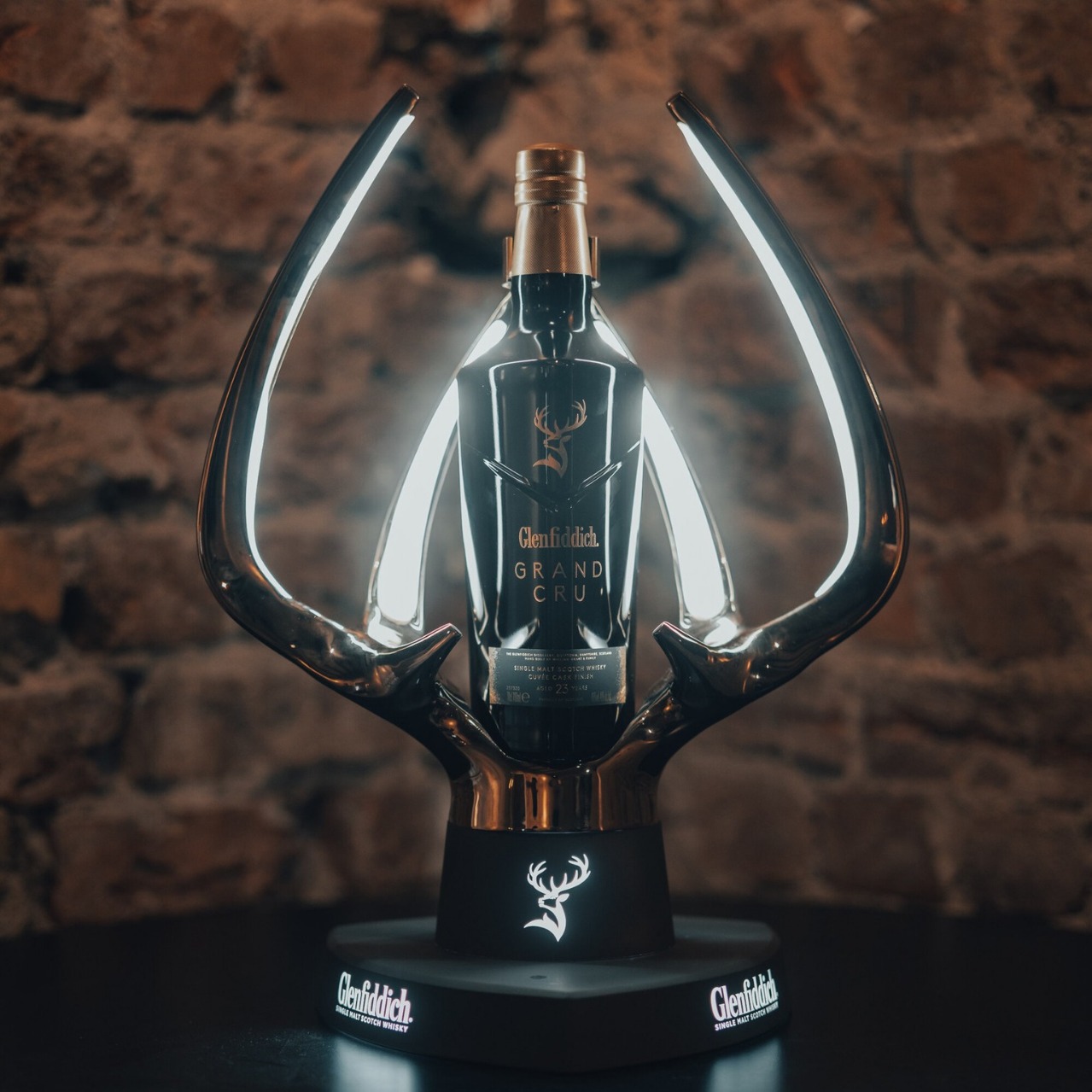 빛나는 GLENFIDDICH 위스키 GLENFIDI 위스키 빛나는 와인 사슴 좌석