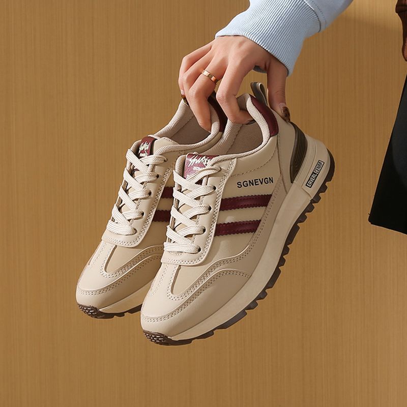 Zapatos deportivos de mujer 2025 nueva primavera ligera con suela suave no cansada zapatos Gump con suela gruesa zapatos de viaje universal