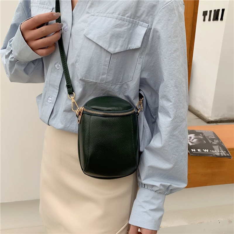 294g Weight Polyester Lining Material Sewing Thread Fashion Element Zipper Closure Type Single Shoulder Strap Strap Type Crossbody Bag Bags Type Casual Occasion Genuine leather Material Solid Color Pattern All Seasons Season Women's Gender Streetwear Style Shell Shape Women's Solid Color Genuine Leather Sewing Thread Zipper Phone Wallets 无