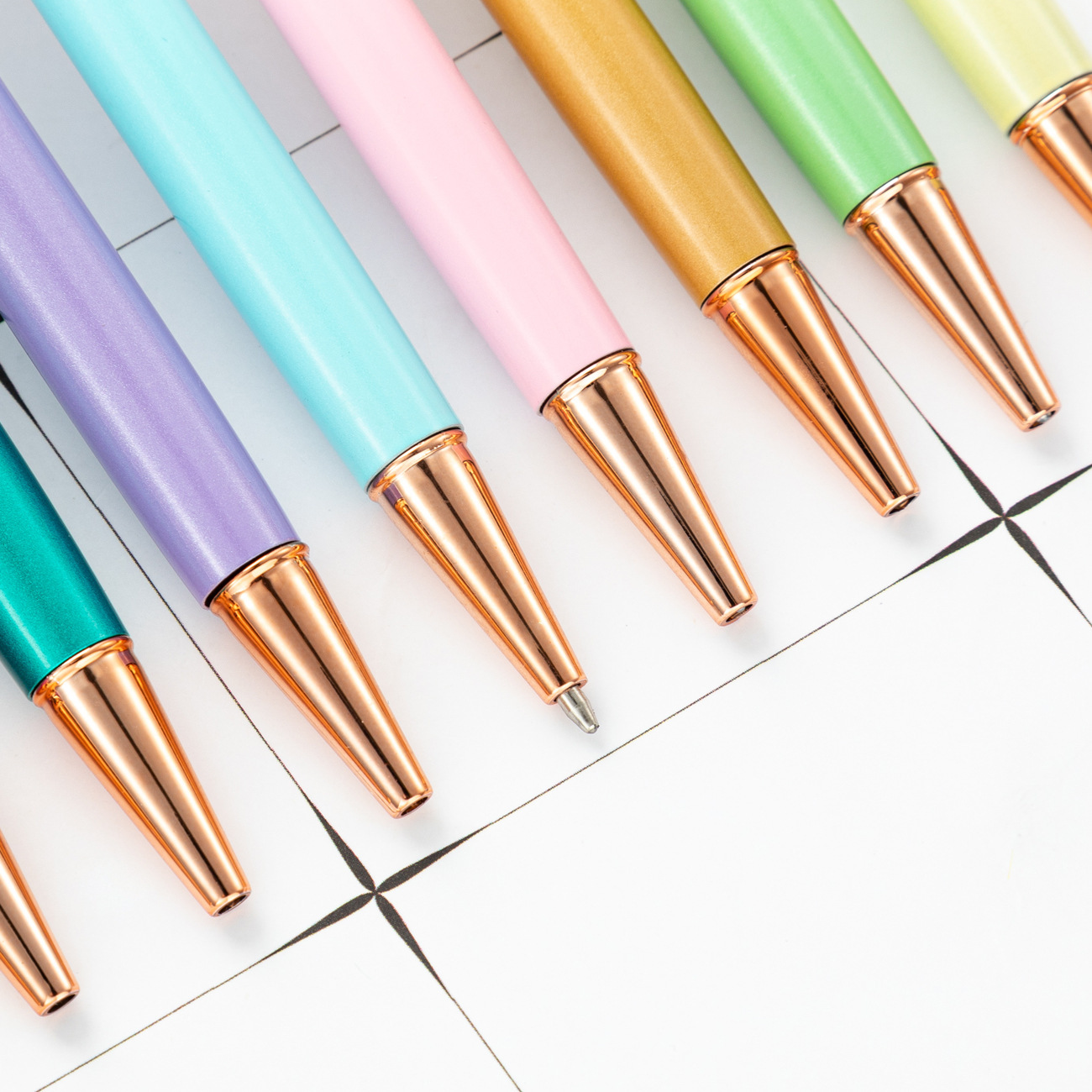 Bolígrafo de cristal de metal para estudiantes de oficina multicolor bolígrafo de diamante giratorio al por mayor logotipo grabable publicidad regalos bolígrafo