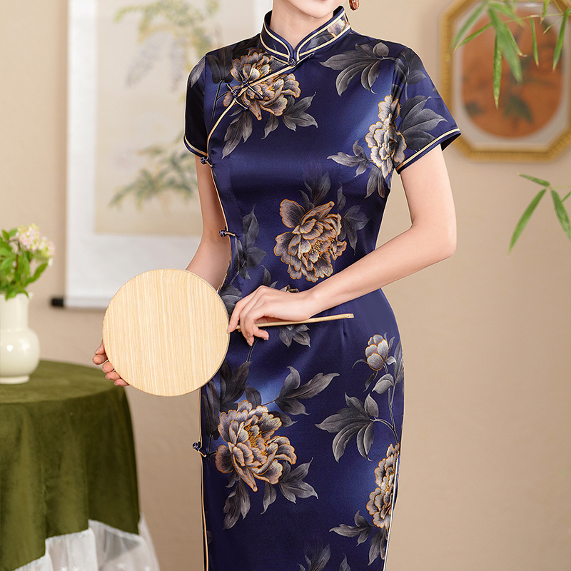 Retro silk long cheongsam