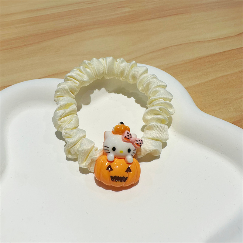 ハロウィーンのサンリオの髪輪が可愛いです。|undefined