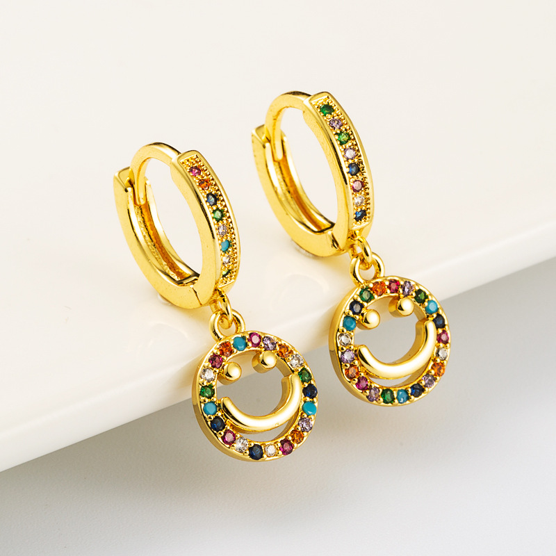 Européen Et Américain De Mode Creative Cercle Smiley Visage Forme Pendentif Boucles D'oreilles Placage De Cuivre 18k Or Incrusté Couleur Zircon Boucles D'oreilles En Gros display picture 5