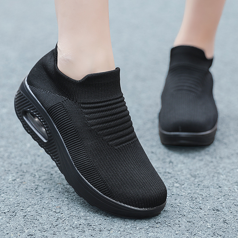 Zapatos de mujer 2021 primavera nuevos zapatos casuales transfronterizos zapatos de mamá ligeros transpirables zapatillas de deporte con cojín de aire para mujer