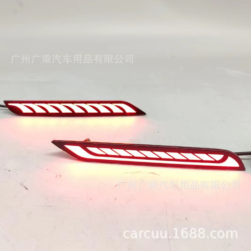 Adecuado para 2023 Toyota innova luces de parachoques trasero