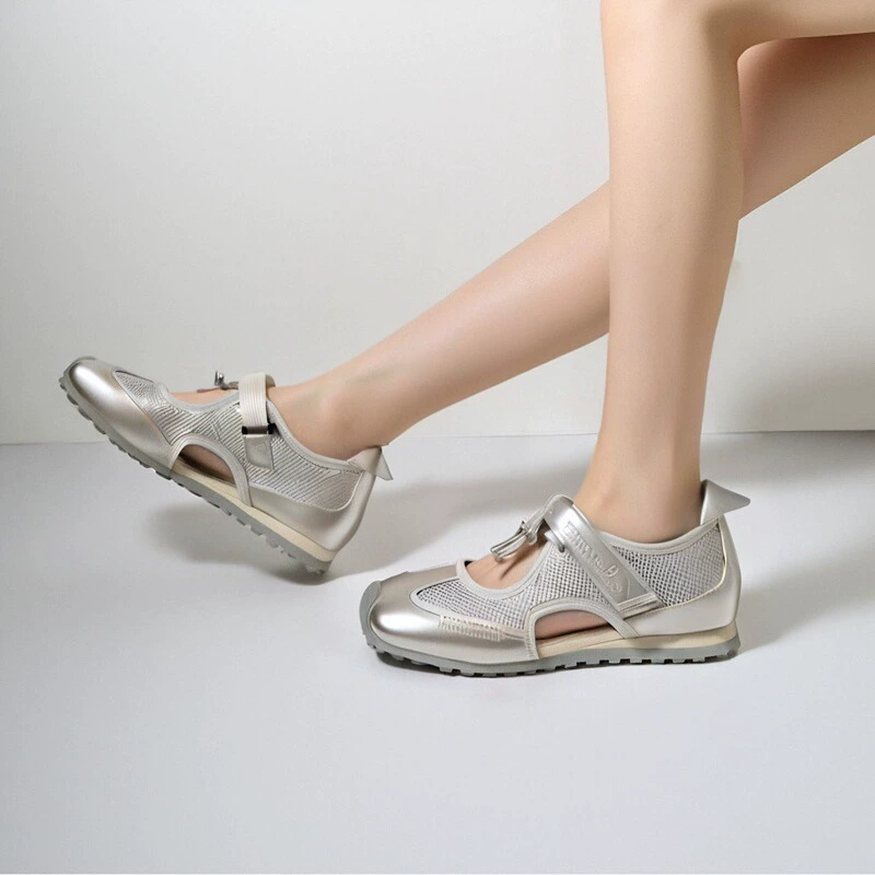 [Тот же стиль, что и у крупных брендов] Функциональная неуклюжая повседневная спортивная обувь из воловьей кожи для женщин, боковые полые сандалии, шнурок на липучке, плоское дно