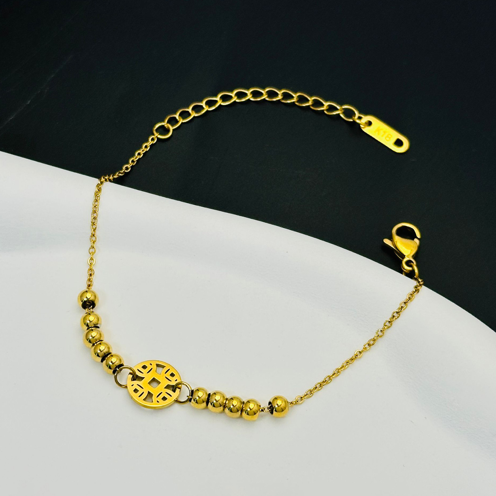 Joyas de diseño de oro de 18 quilates Fuxi pulsera de titanio ligera de lujo nicho colgante universal para mujeres ins