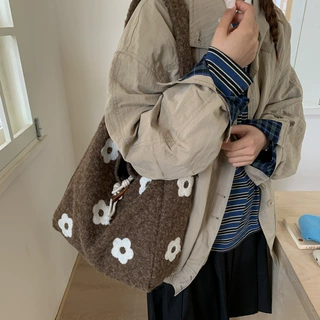2026 新款花朵刺绣毛呢托特包 韩系牛角扣大容量秋冬单肩女包