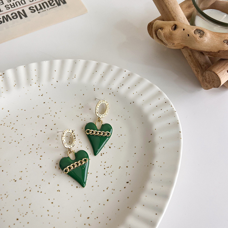 Retro Green Heart Chain Earrings Wholesale display picture 2