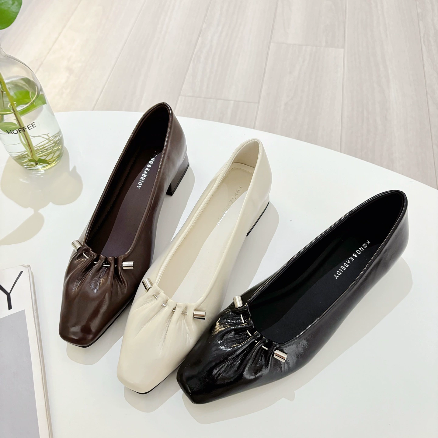 2024 осень новая французская складка металлическая блестящая лакированная кожа нежная леди толстая женская голова на пятке