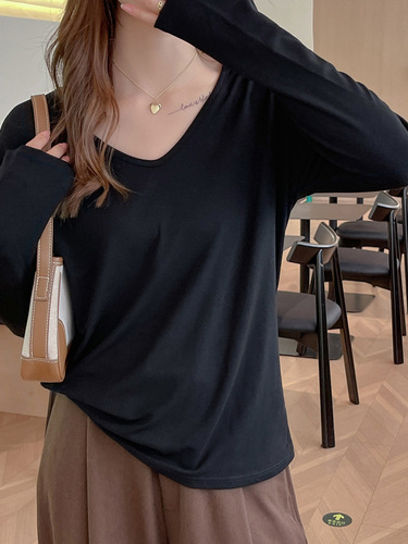 Early Autumn V-neck Loose Long-sleeve Square-shoulder T-shirt for Women, Can Be Worn as a Base Layer or as an Outer Shirt, Gives a Sense of Elegance