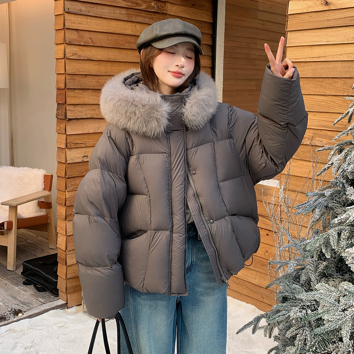 2025 뉴 덕다운 후드 심플 패셔너블 다재다능한 여성용 짧은 다운 재킷 리얼 모피 칼라 퍼프 빵 재킷
