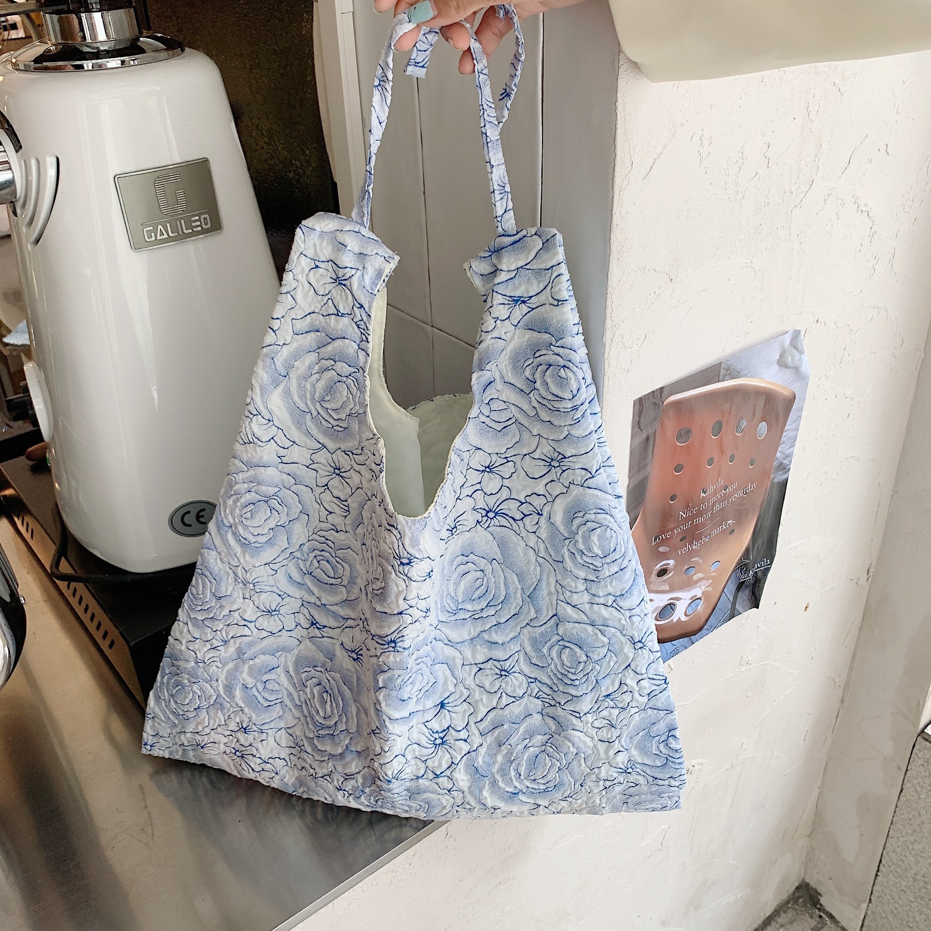 Wholesale of 25244 Jacquard blue rose large-capacity portable bags, clutch bags, storage bags, ladies' tote handbags undefined