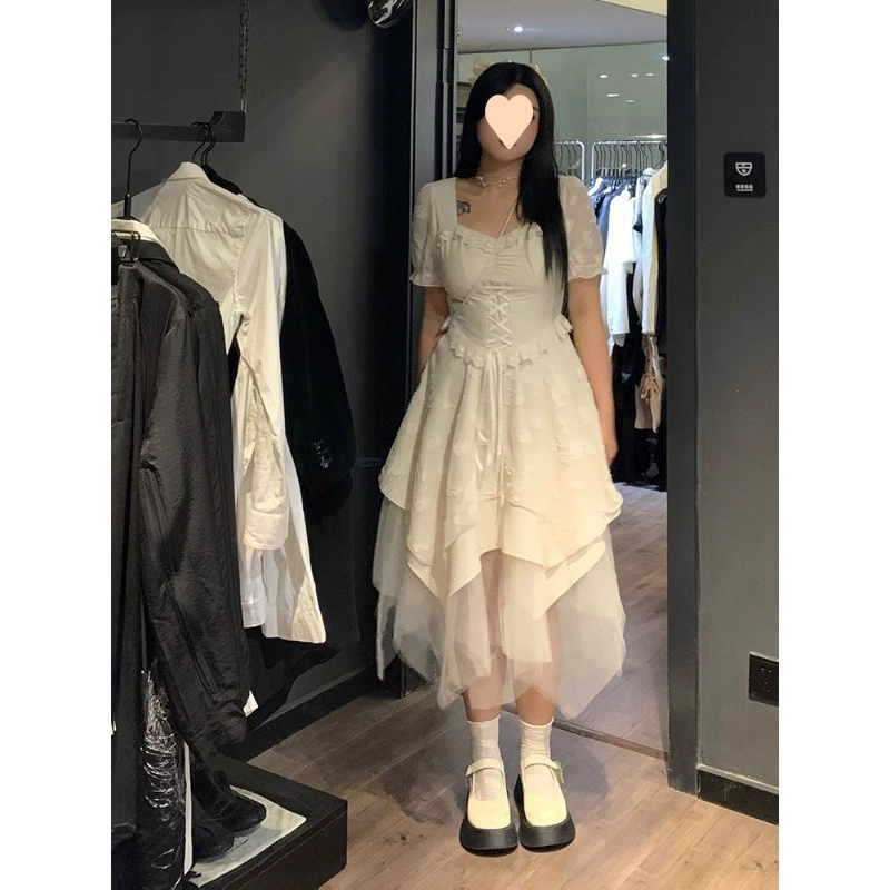 Летнее платье в стиле французского ретро 2025 года для женщин, с квадратным вырезом, слегка пышной юбкой, высокого качества, асимметричного кроя.