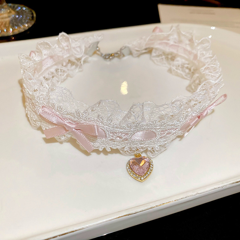 Collar de diamantes con incrustaciones de perlas de flores de tela, collar de diseño fresco y dulce, collar de alta gama de nicho Mori al por mayor