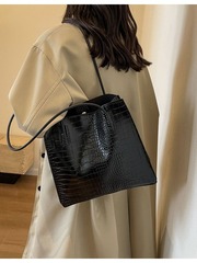小さな汚れたキャビネット韓国版ワニの紋様の大容量の女性バッグ2023新型ファッション携帯脇下バッグ