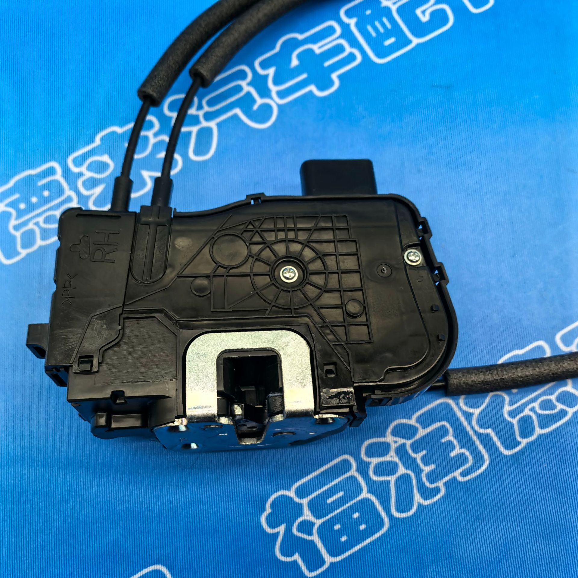 81310-2W010 Is Suitable for Hyundai Santa Fe Ix45 Four-Door Lock Machine Latch Assembly Central Locking