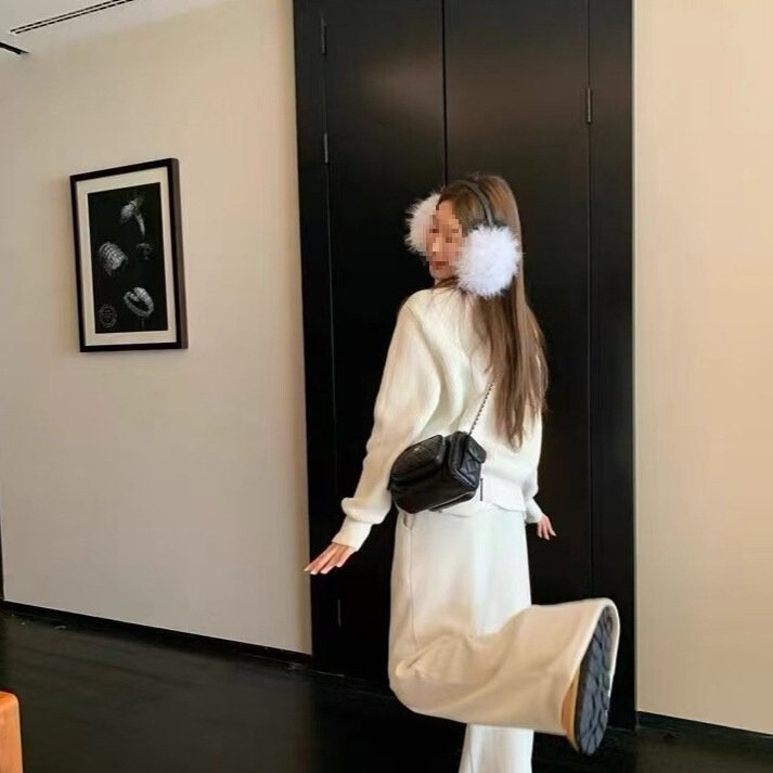 Pinghu Shuanglin 2025 Winter New Style 90 Velvet Casual Stand-Up Collar Light down Jacket Women's Short Knitted Sleeves Spliced ​​Black