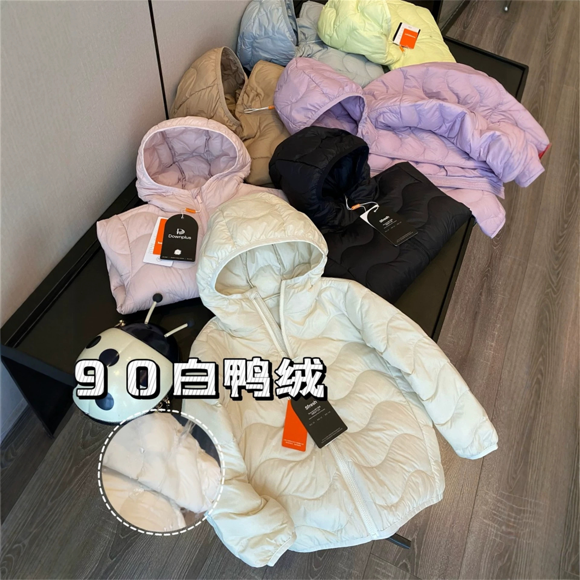 90% Duck down Lightweight Warm Wave-Quilted Children's down Jacket Vest for Layering under School Uniform, a Must-Have Item for Resale