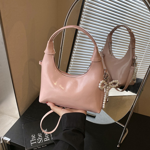 Fashionable casual quality niche women's bag 2025 new armpit bag versatile shoulder crossbody bag commuting tote bag