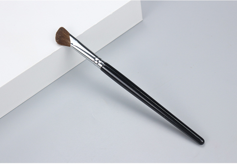 镰刀马毛鼻影刷