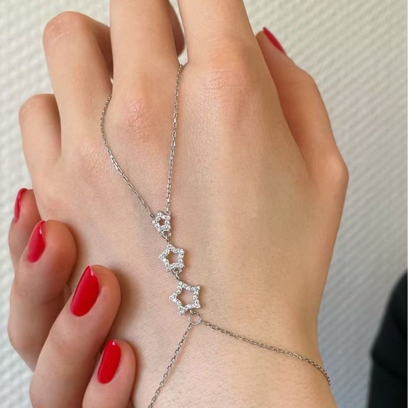 ファッショナブルな中空ラインストーンスターブレスレット、軽い高級感、ハイエンド、シンプルなダイヤモンドがちりばめられたハンドジュエリーアクセサリー、女性向けの多用途|undefined