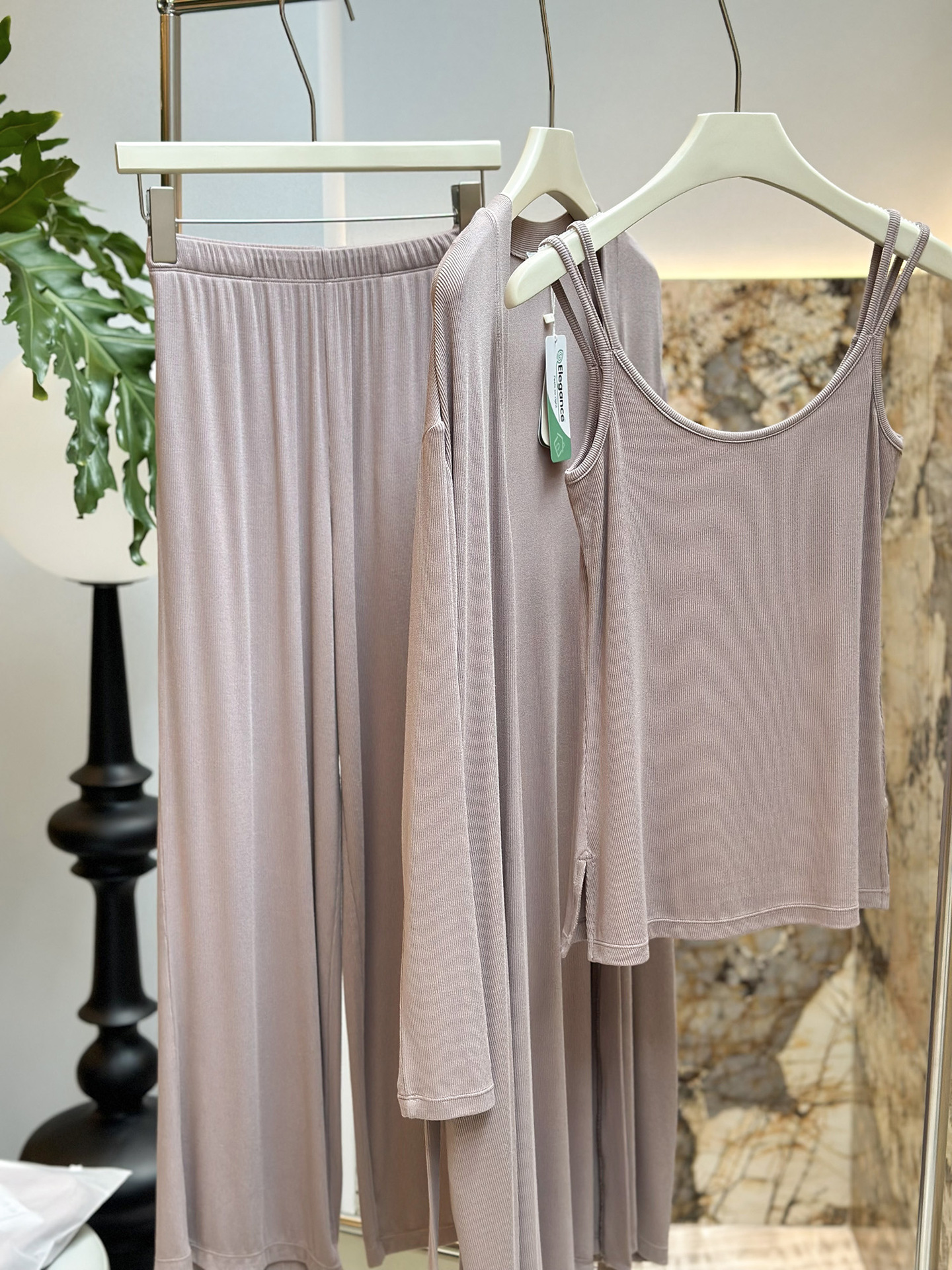 Title 13, Cardigan a coste con bretelle e pantaloni pigia...