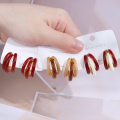 フレンチレトロ三層ドロップオイルピアス高級感大気ファッションネットレッド風C型耳輪秋冬色合わせピアス