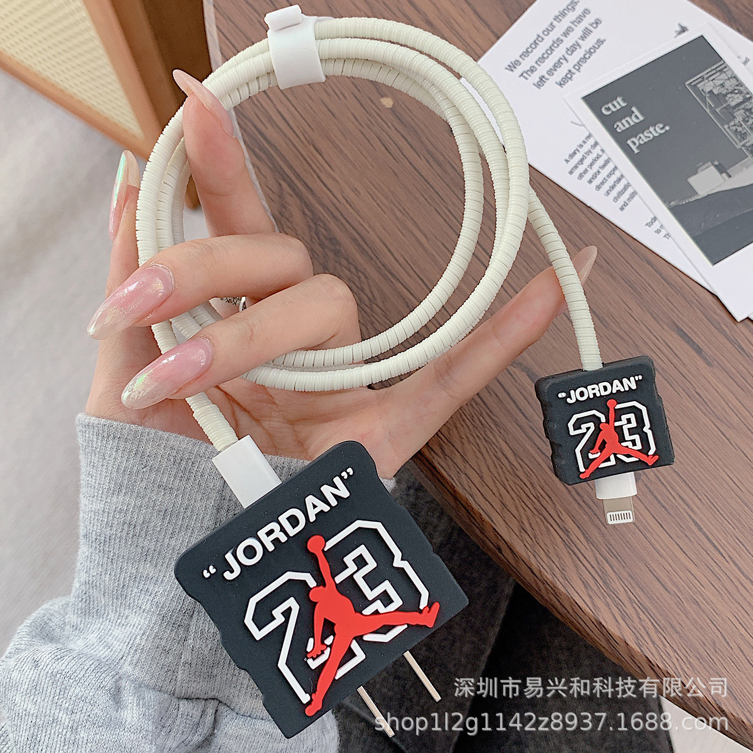 Aplicable Apple 18W / 20W cargador de cabeza de cubierta cargador de cubierta de cable de datos cubierta de 4 piezas al por mayor