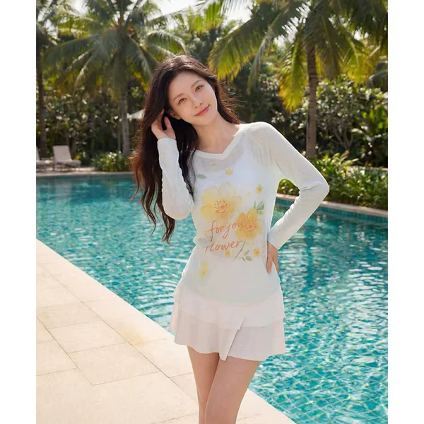 New women's three-piece set with girly print, long-sleeved sun-protective cover-up, conservative and slimming, suitable for hot spring vacations