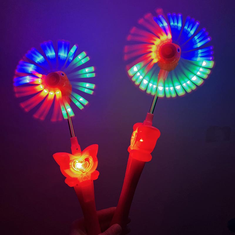 Molino de viento de cabeza de pescado luminoso giratorio de mano para niños palo de luz nocturna palo de flash de música molino de viento de pescado barraca de juguetes para niños lote