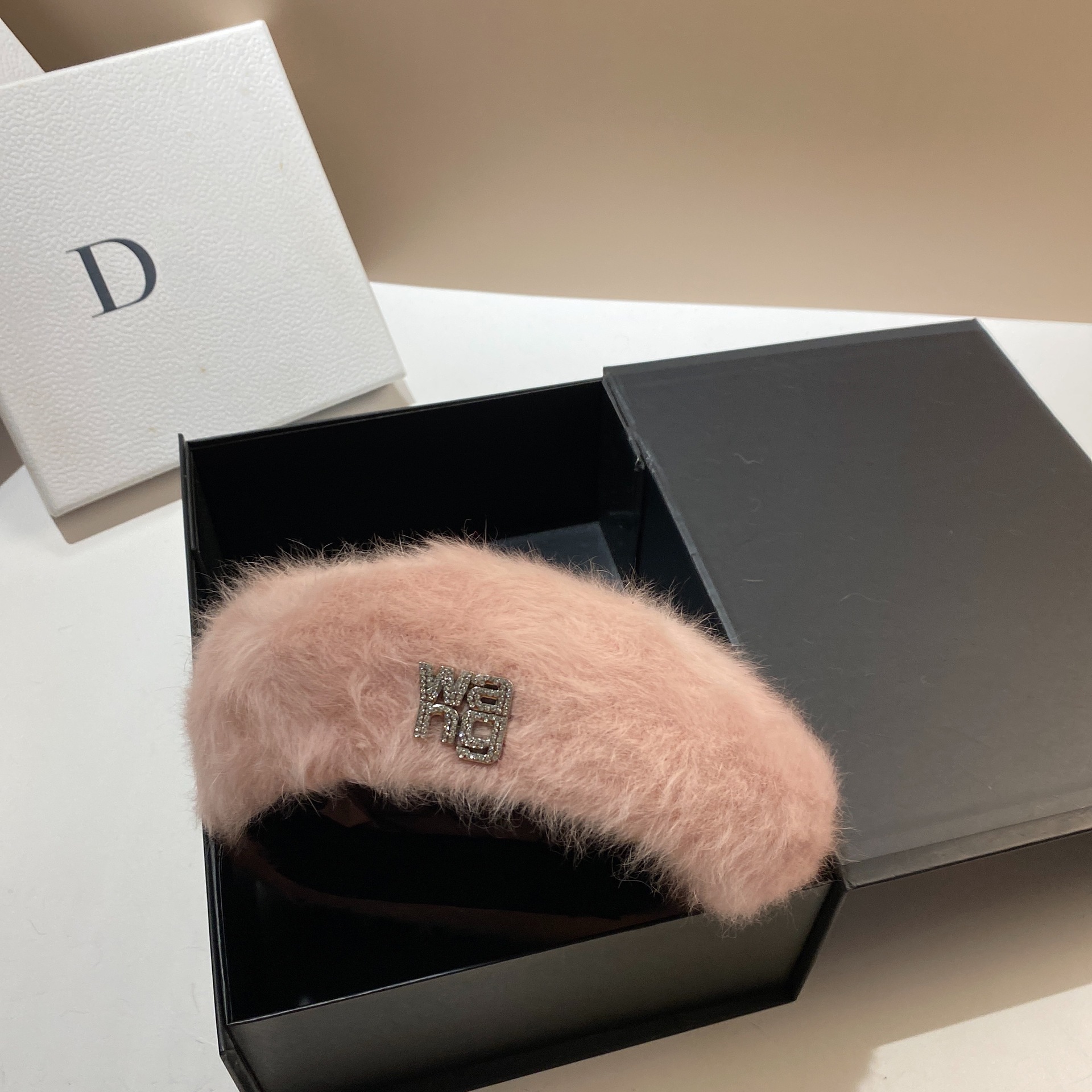 Rabbit hair beret women's Korean version autumn and winter plush diamond inlaid king octagonal fashion socialite style_voghion.com